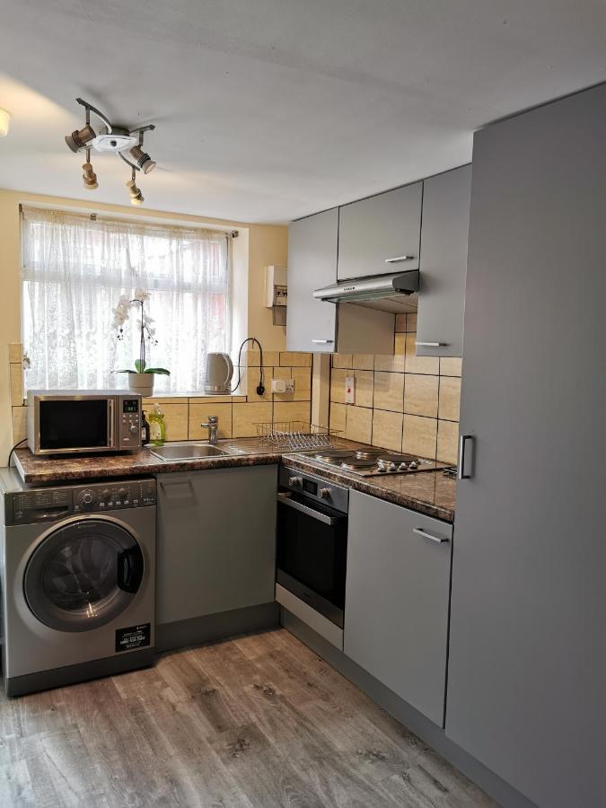 Palaz 1 - 2 Bedroom Garden Flat Edmonton Exterior photo