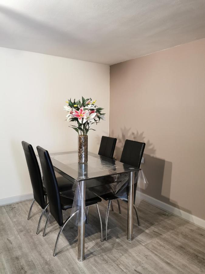 Palaz 1 - 2 Bedroom Garden Flat Edmonton Exterior photo
