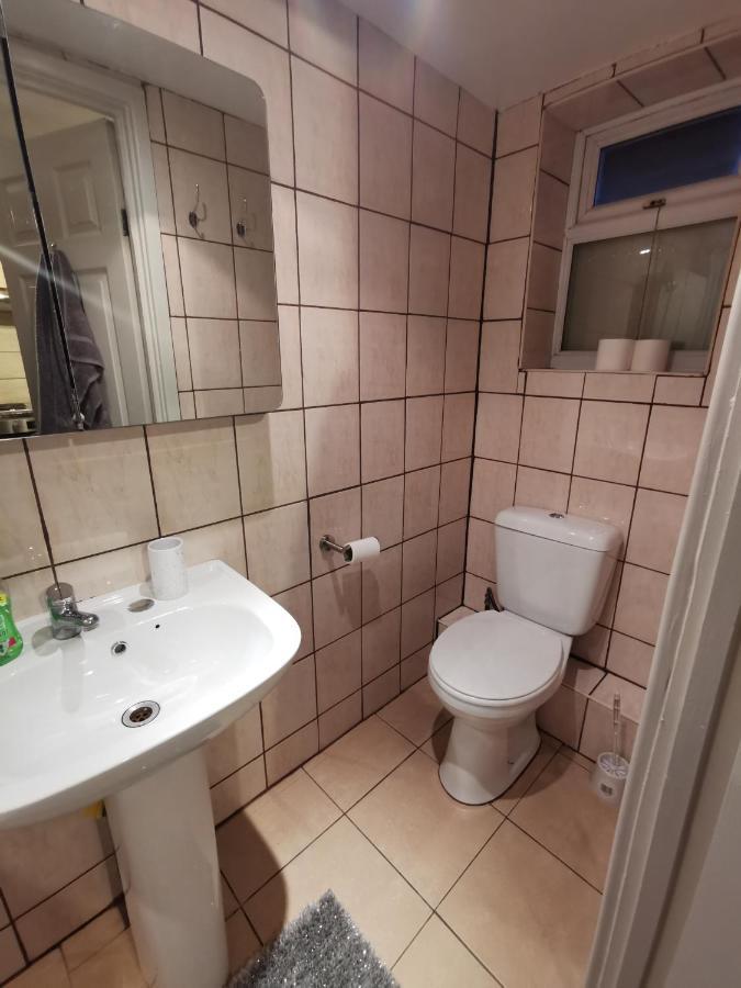 Palaz 1 - 2 Bedroom Garden Flat Edmonton Exterior photo